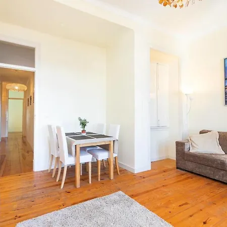 Guestready - Spacious 3br Graca Family Apt With City Views!