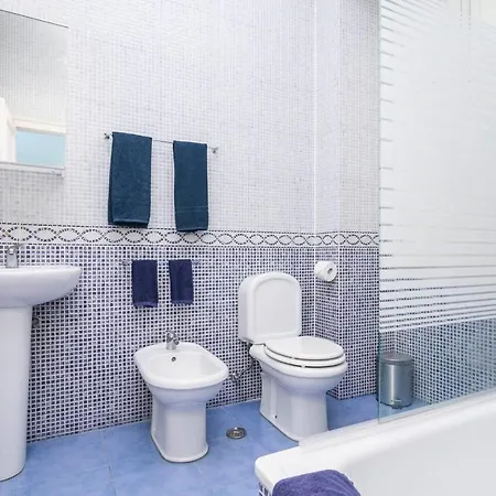 Guestready - Spacious 3br Graca Family Apt With City Views!