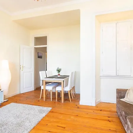 Guestready - Spacious 3br Graca Family Apt With City Views! *