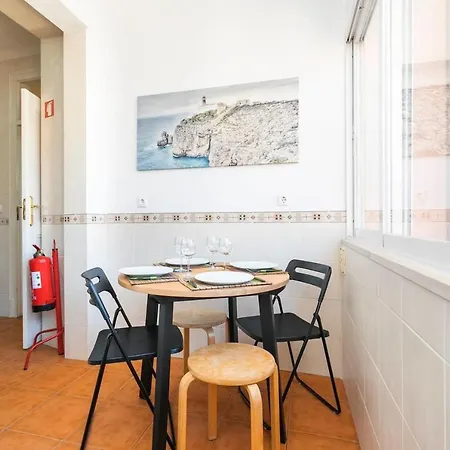 Guestready - Spacious 3br Graca Family Apt With City Views! *