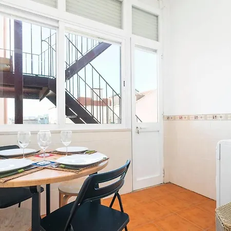 Guestready - Spacious 3br Graca Family Apt With City Views! شقة